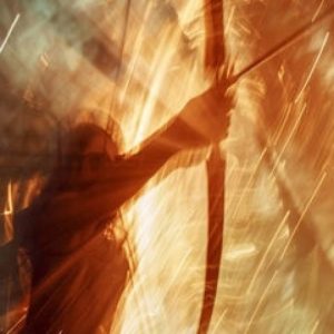 Chaque flèche, chaque flamme est